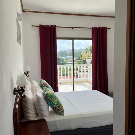 Cavern Apartments Baie Sainte Anne Room photo