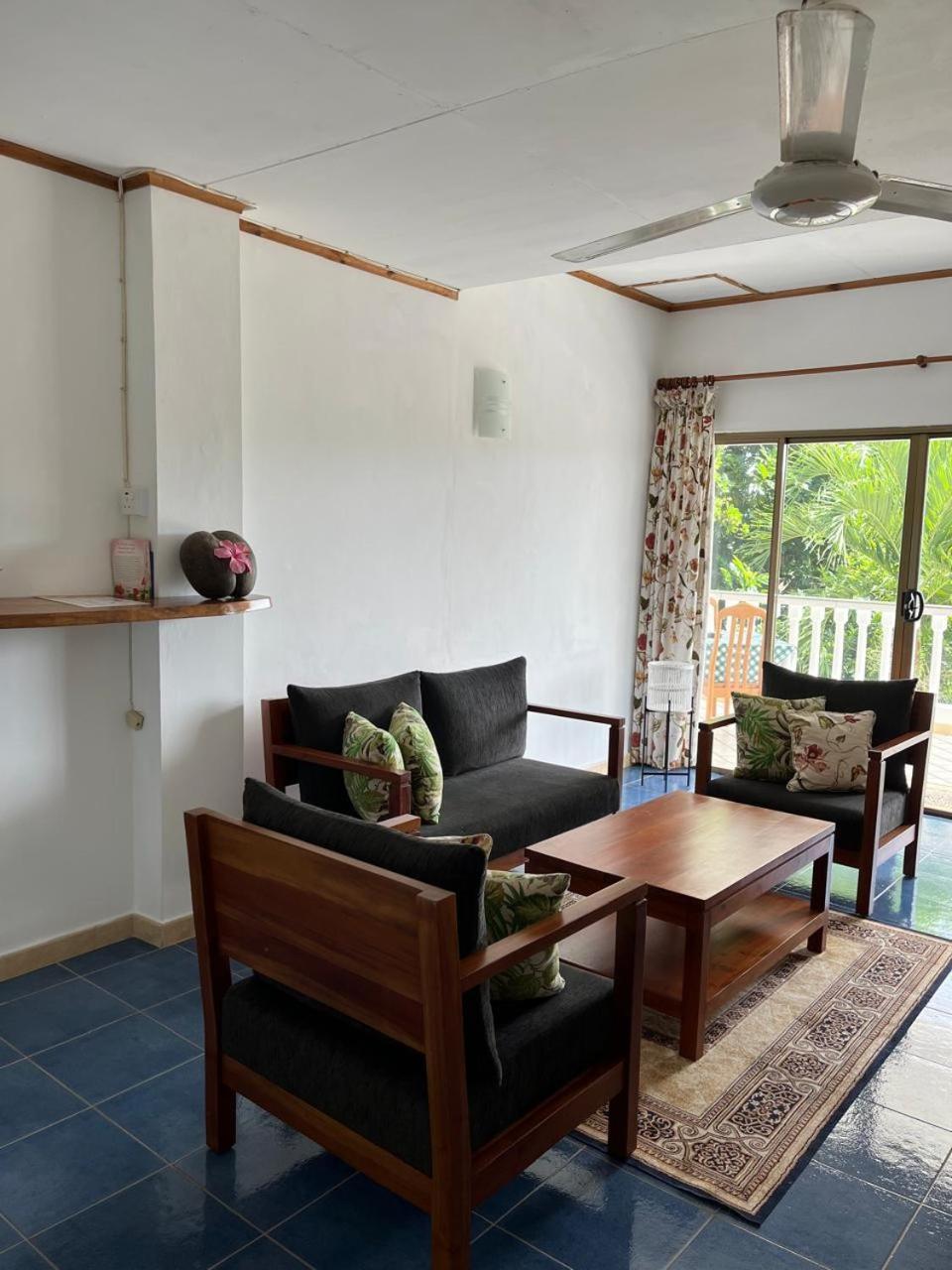 Cavern Apartment Baie Sainte Anne