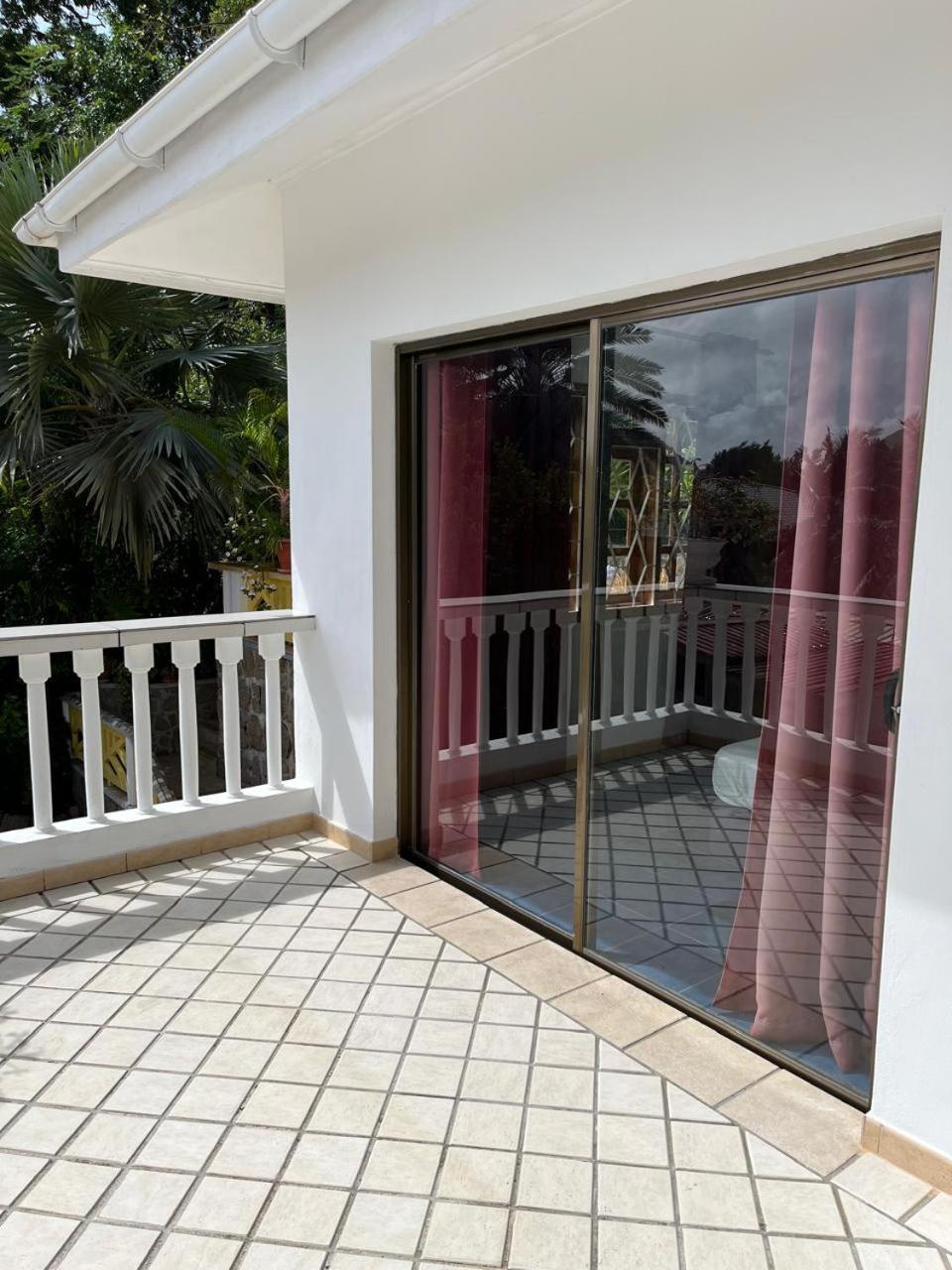 Apartment Cavern Baie Sainte Anne