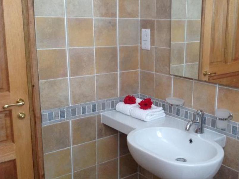 Cavern Apartment Baie Sainte Anne